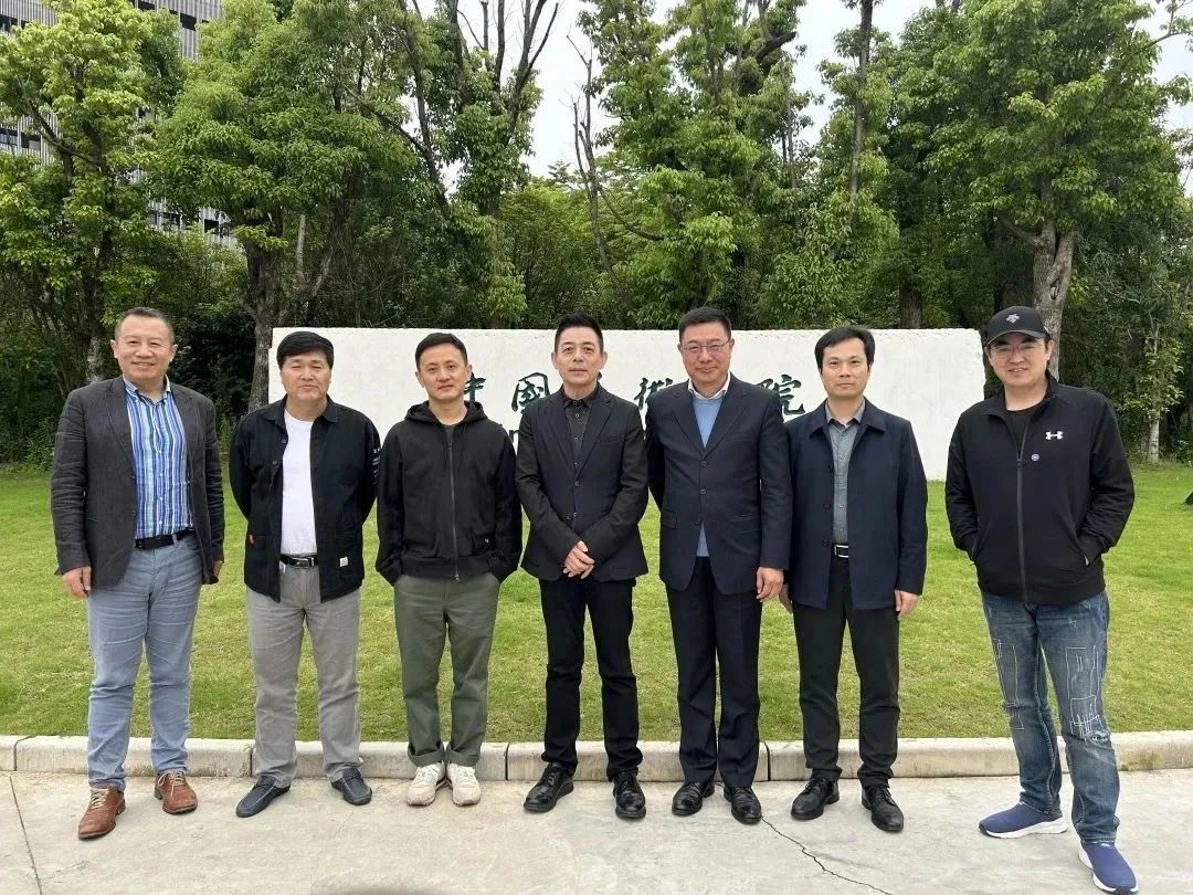 1702964352175281.jpg 合影.jpg